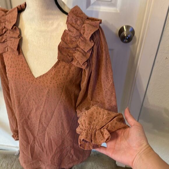 Entro Womens Long Sleeve V-Neck Ruffle Shoulder Blouse Top Brown Size Medium - Picture 2 of 9